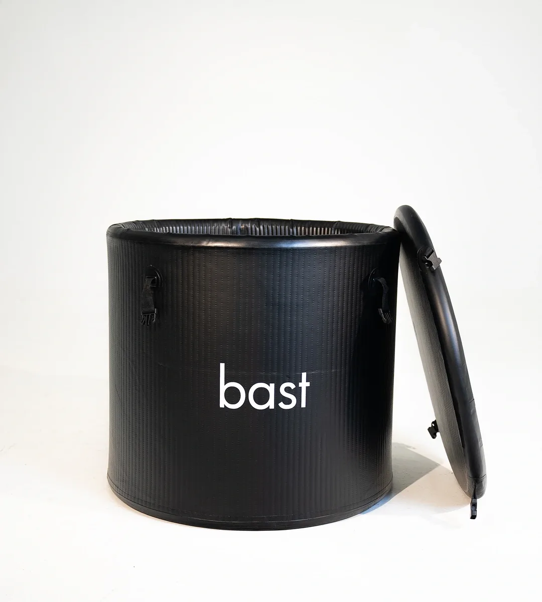 Le Frost Isbad Premium est un bain froid gonflable de 450 litres, livré gratuitement partout en Europe, pour environ 541 €, l'option la…